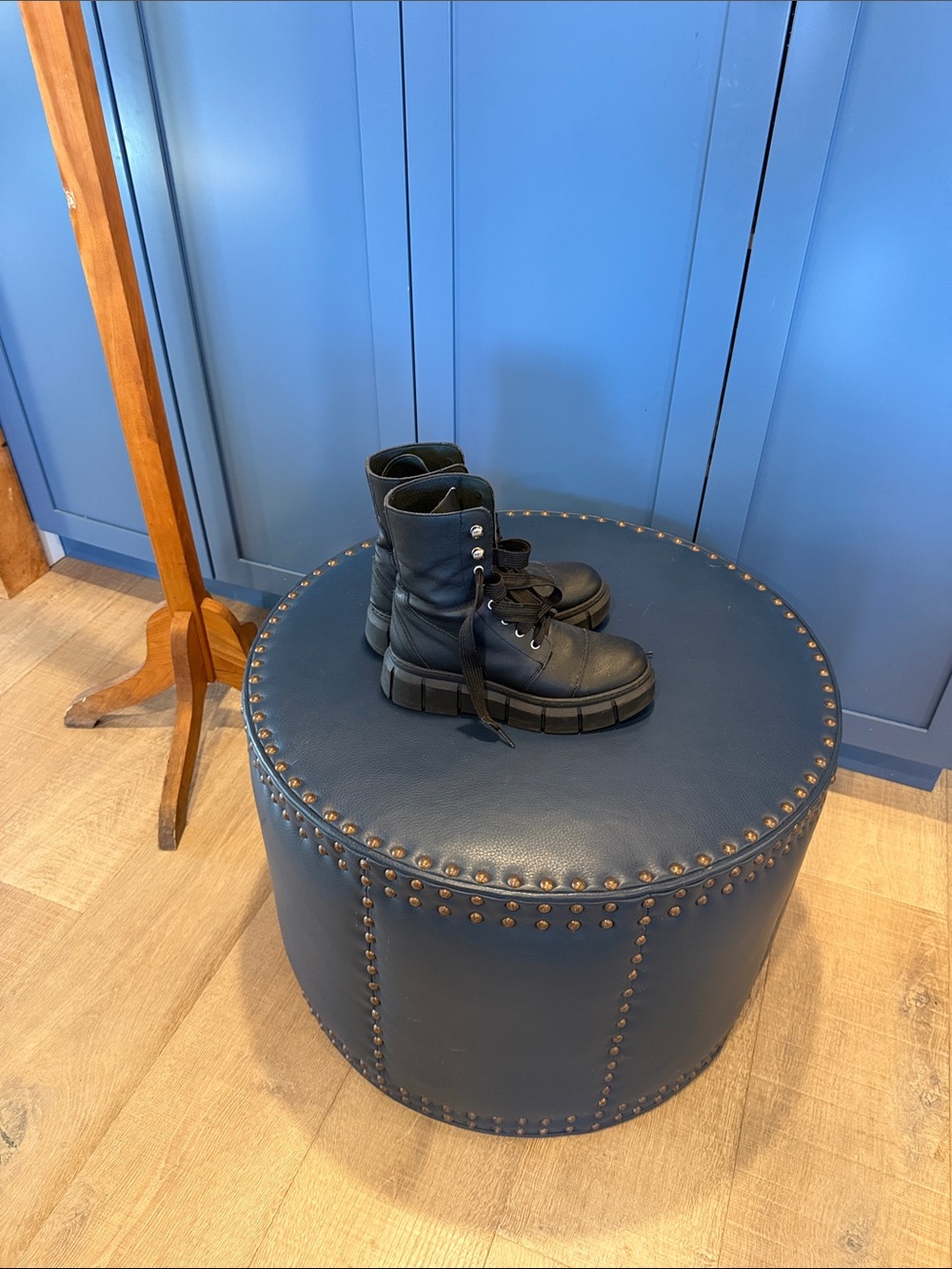 Alohas size 38 very comfortable and cool.